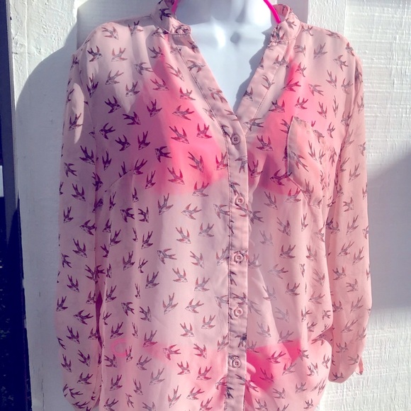 2/$30 was $18 No boundaries s13 swallow tail top button down - Picture 1 of 8